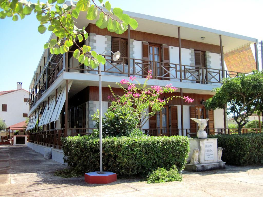 Circe Pansion Daire Lixouri Dış mekan fotoğraf
